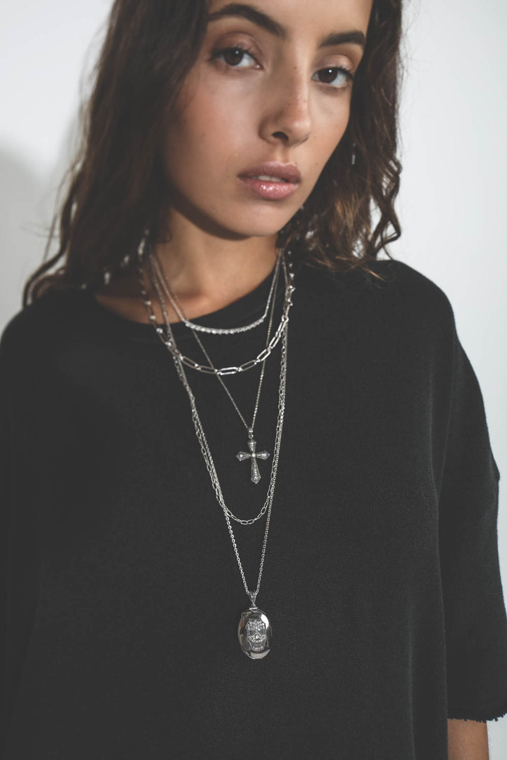 Chaine maille torsadée De Jaegher. Porté en accumulation de bijoux.