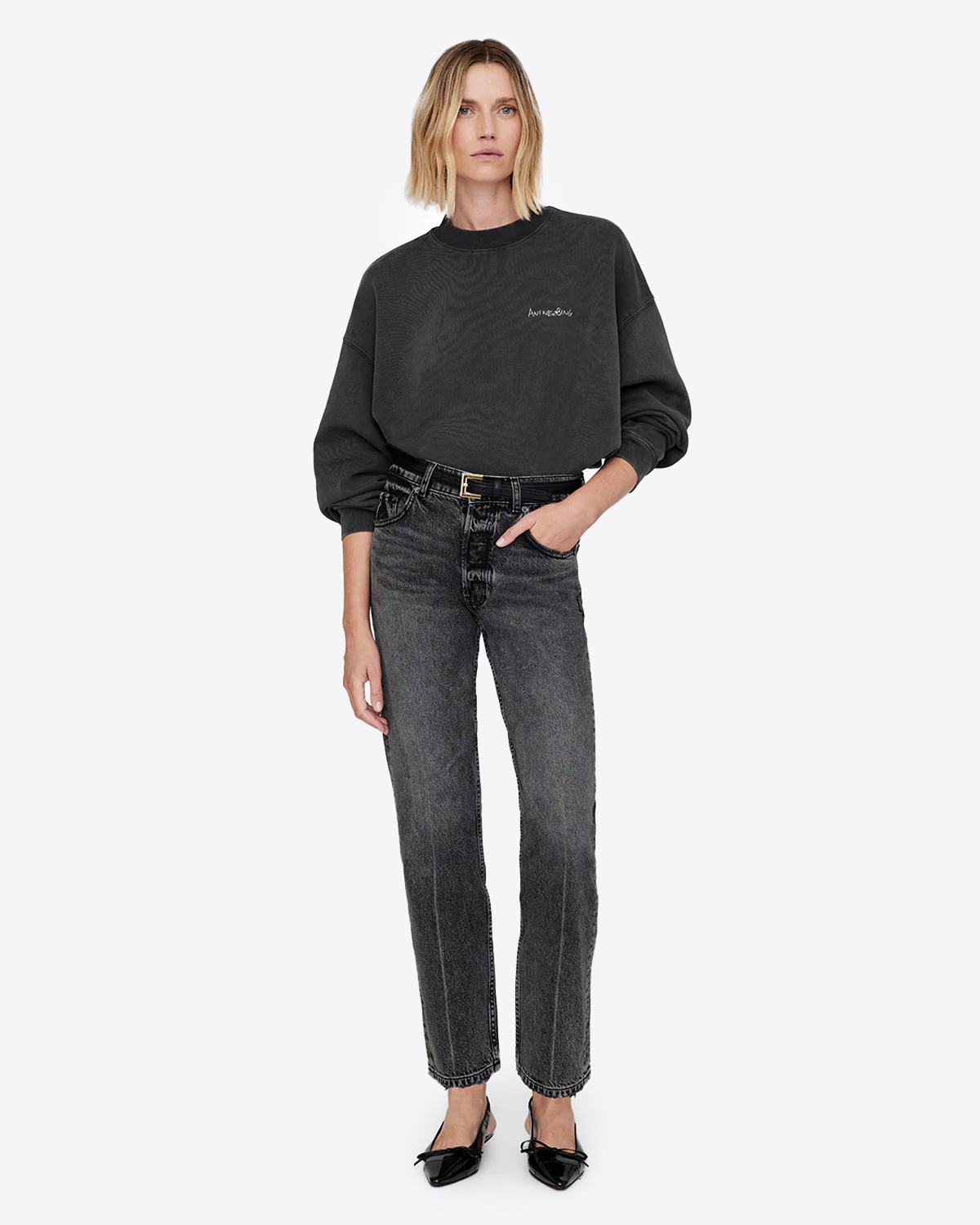 Sweatshirt manches longues Jaci Lyrics Anine Bing en coton noir délavé. Vue porté face. 