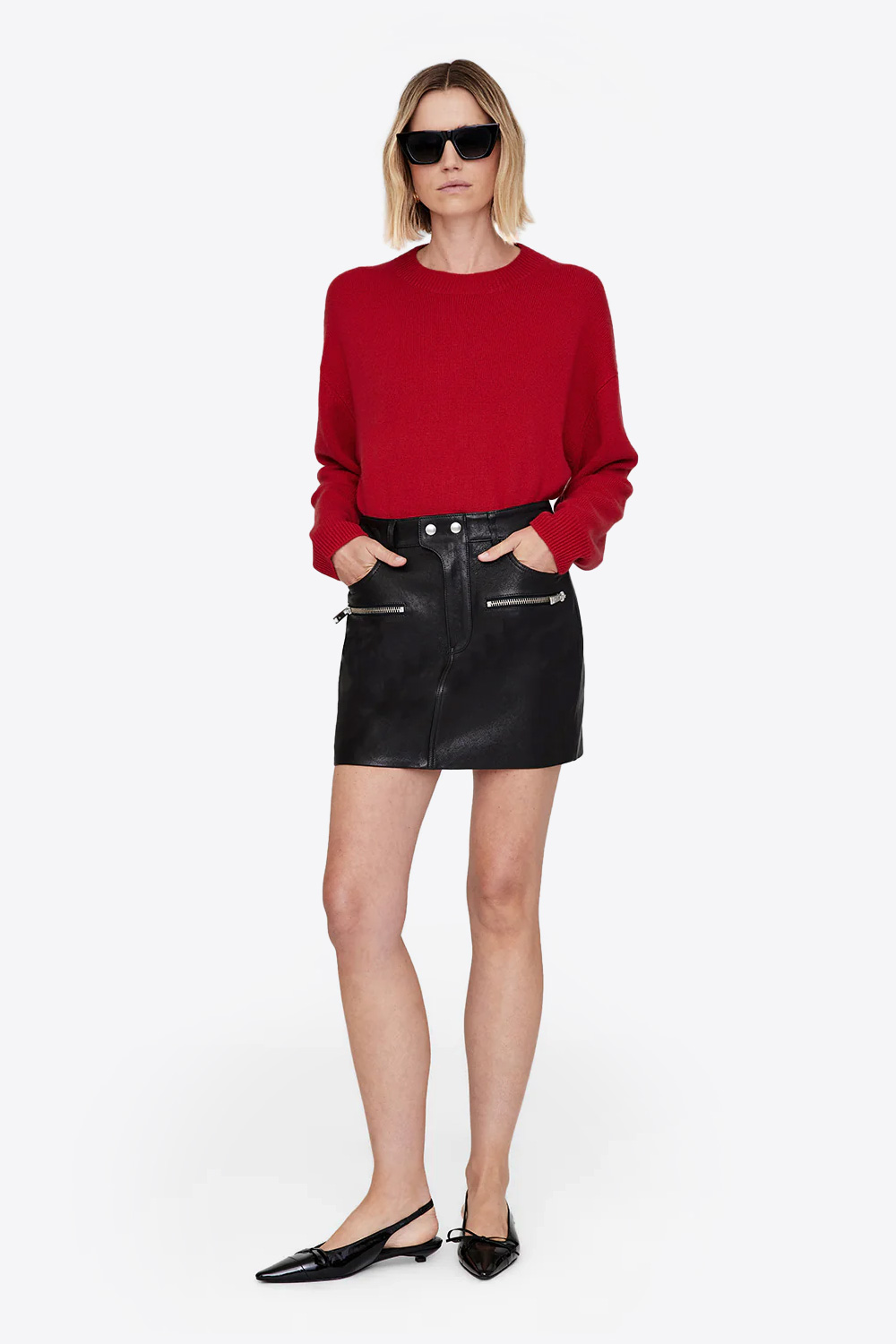 Ballerines Slingback Zoey Anine Bing en cuir noir. Vue porté. 