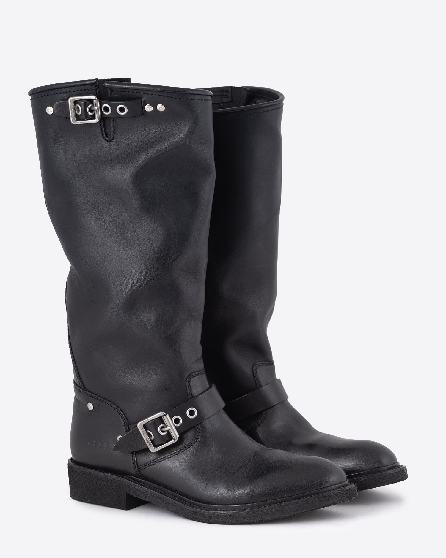 Bottes de biker en cuir noir sangles oeillets métal argenté Golden Goose. Face.