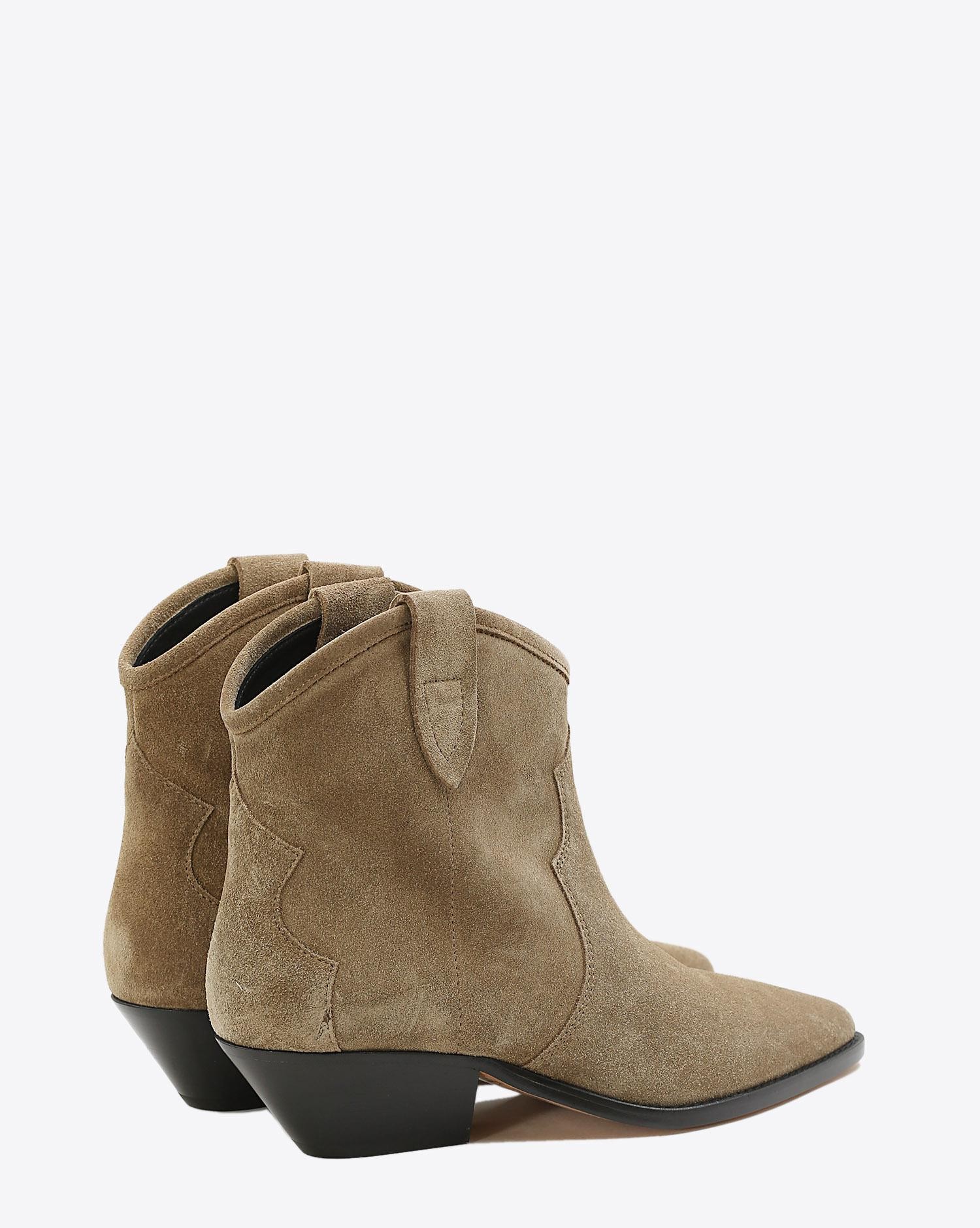 Boots santiags en cuir suédé taupe Dewina Isabel Marant. Dos.