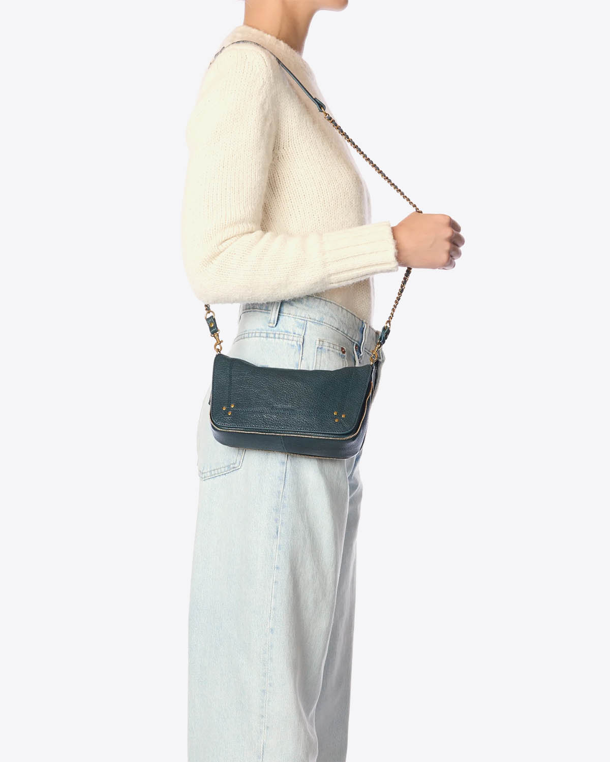 Mini-sac bandoulière chaine  en cuir coloris Petrol Bobi S Jérôme Dreyfuss. Porté épaule.