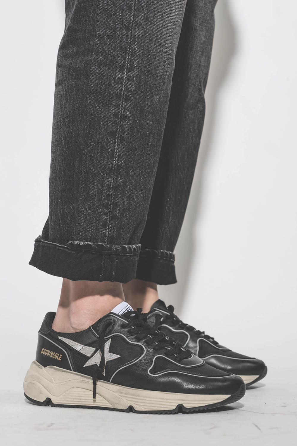 Jean croisé Crossover Kessair Black R13. Détail du bas de jambe ourlet piqué.