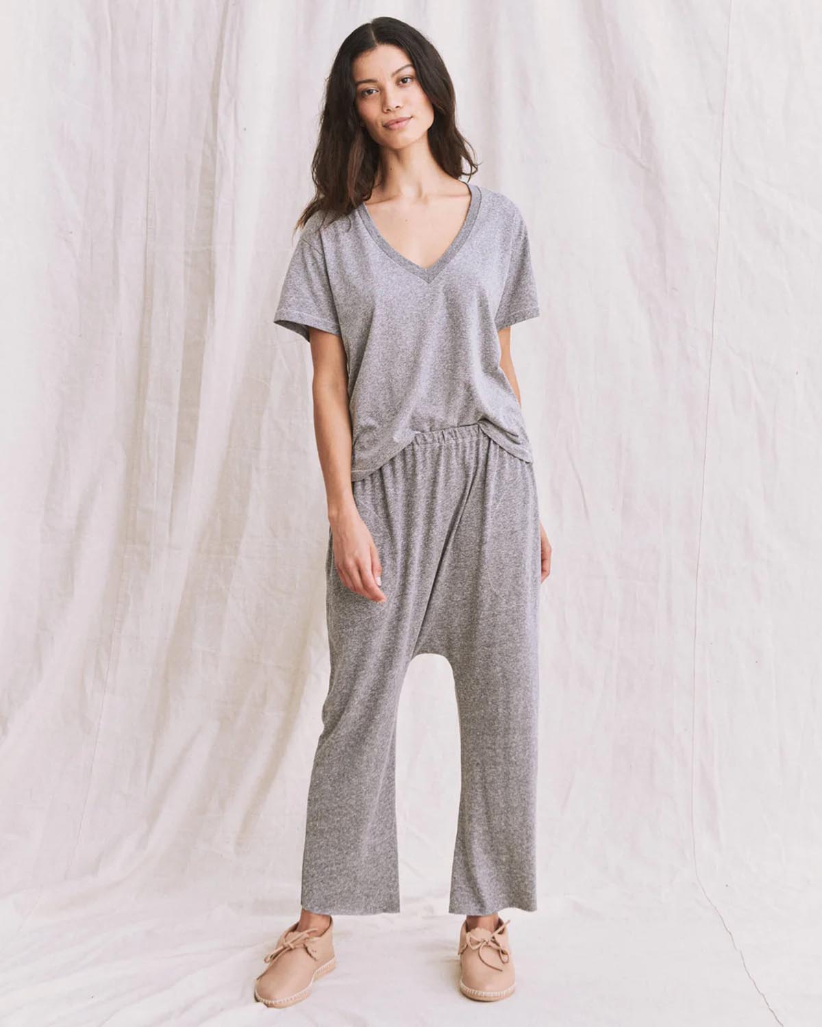 Tee-shirt manches courtes V Neck The Great gris. Vue face.